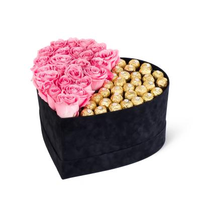 Dev Süet Kalp Kutuda Çikolatalı Pembe Gül